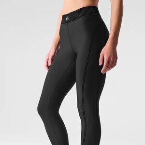 Airlift High-Waist 7/8 Line Up Legging